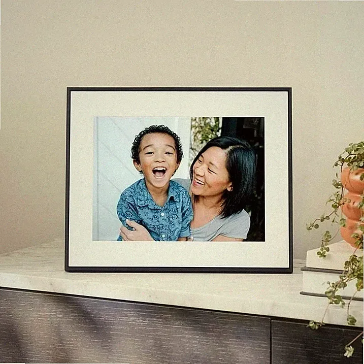 Aura 12" Aspen Digital Photo Frame – Aspen Ink
