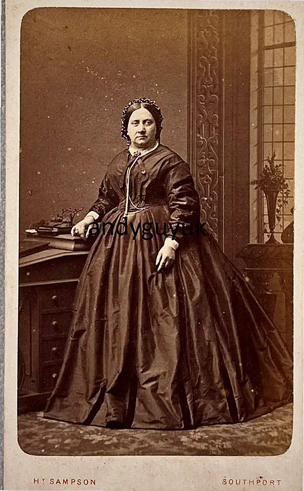 CDV SAMPSON SOUTHPORT LADY IN FINE DRESS INK STAND PAINTED BACKGROUND PHOTO