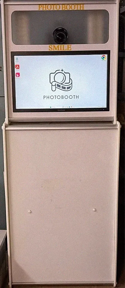 Photo Booth with Printer and 700 picture roll of paper